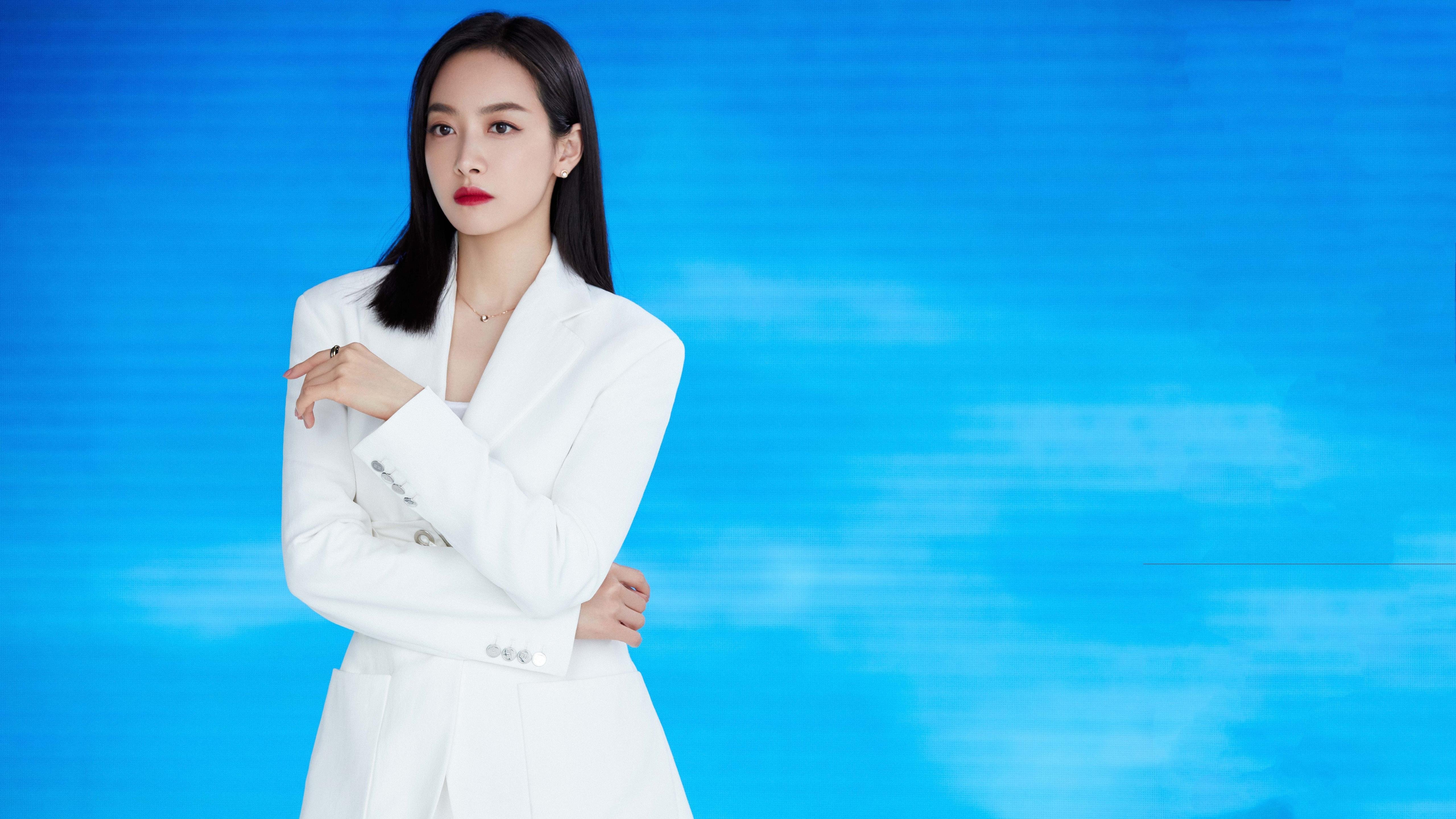 骑士教练安排战术讨论鼓励年轻球员参与，骑士队的教练是谁